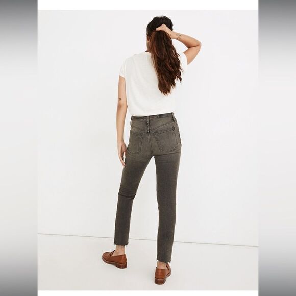 Madewell The Perfect Vintage Jean in Cosner Wash: Knee-Rip Edition - Picture 3 of 15